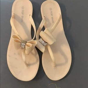 Girls Plastic like slipper sandal size 6 -used